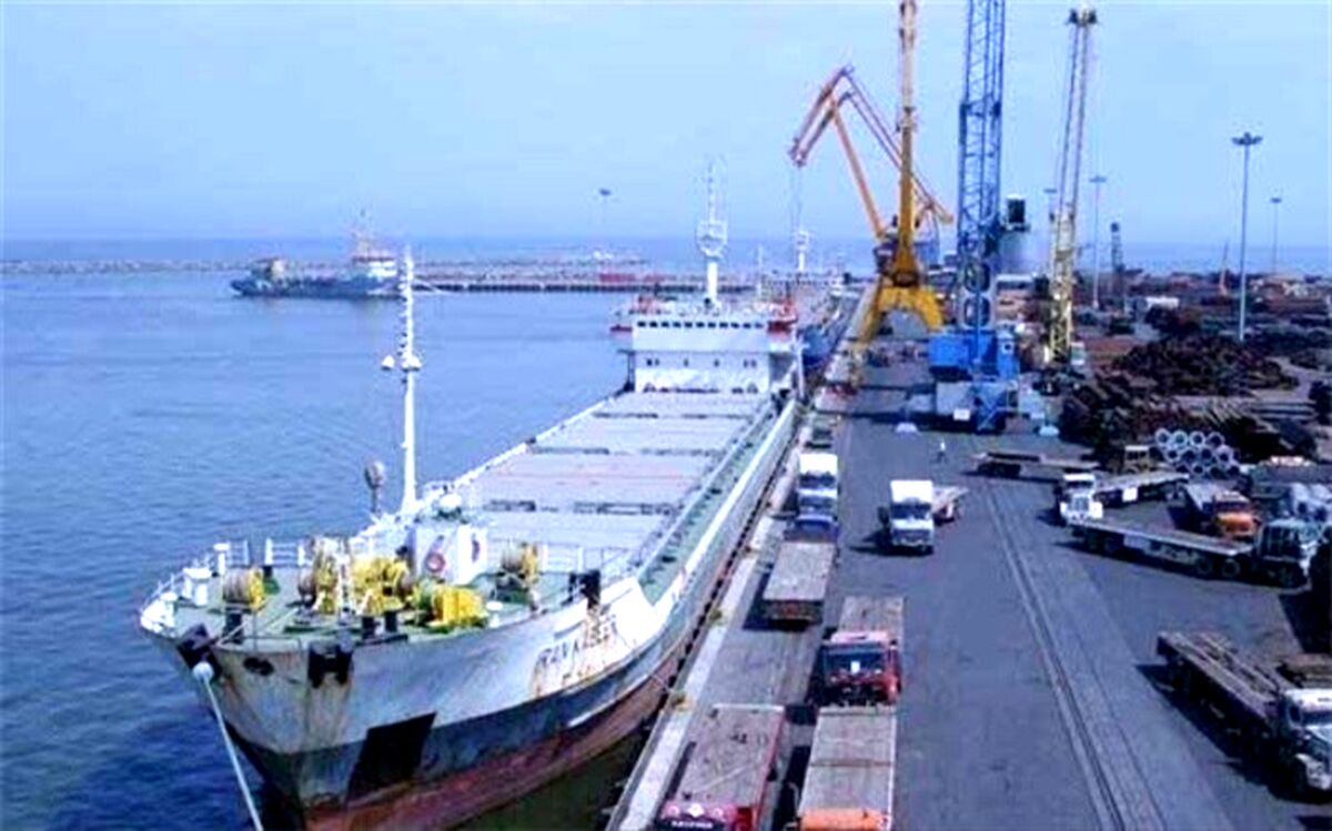 تخلیه بار کالای کیسه‌ای روزانه در بندر چابهار به 4200 تن افزایش یافت