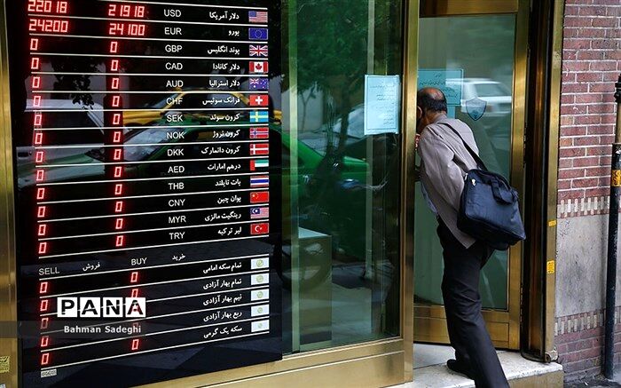 قیمت دلار به ۲۴ هزار و ۹۸۰ تومان رسید