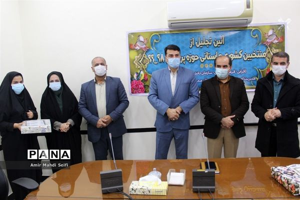 تجلیل از منتخبان حوزه پرورشی و مربیان پیشتاز در محمودآباد
