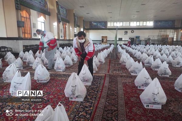 تهیه و توزیع بسته های معیشتی بین نیازمندان شهرستان خوسف استان خراسان جنوبی