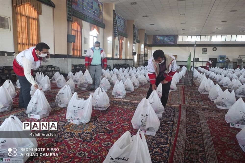 تهیه و توزیع بسته های معیشتی بین نیازمندان شهرستان خوسف استان خراسان جنوبی