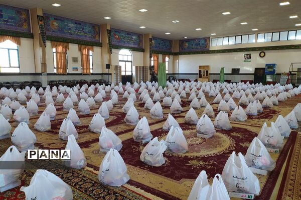 تهیه و توزیع بسته های معیشتی بین نیازمندان شهرستان خوسف استان خراسان جنوبی