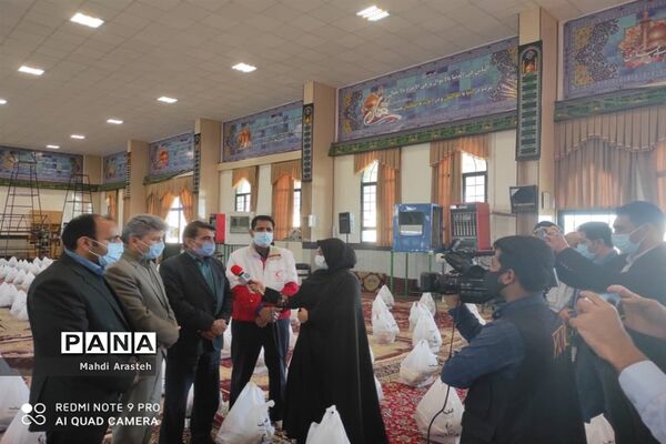 تهیه و توزیع بسته های معیشتی بین نیازمندان شهرستان خوسف استان خراسان جنوبی