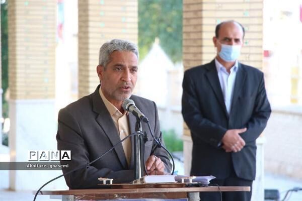 رونمایی از کتاب استاد حیدر عرفان در دشتستان