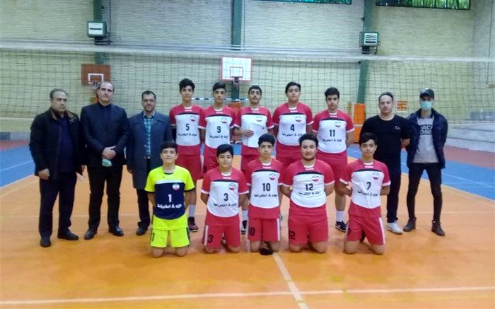 تیم والیبال که بازیکنان و مربیانش پول نمی گیرند!