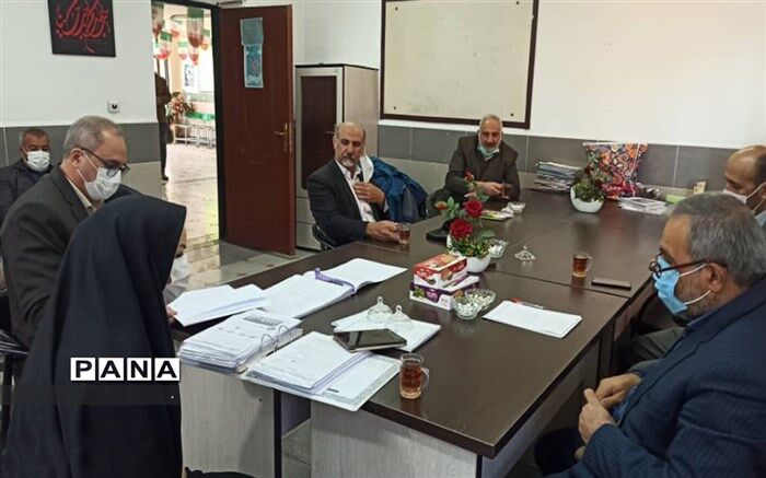 بازدید مدیر آموزش و پرورش ناحیه یک شهرری از مدرسه زینبیه روستای محمودآباد