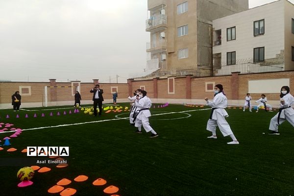 آیین افتتاح زمین چمن مدرسه  شهید محسن فخری زاده در شهریار