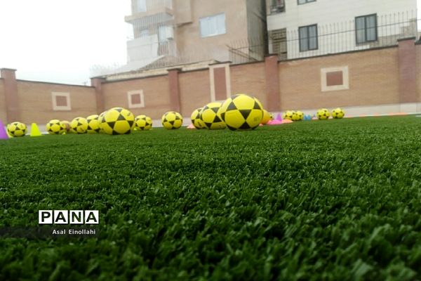 آیین افتتاح زمین چمن مدرسه  شهید محسن فخری زاده در شهریار