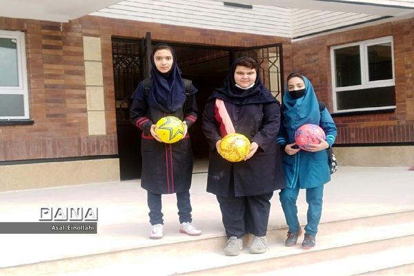 آیین افتتاح زمین چمن مدرسه  شهید محسن فخری زاده در شهریار