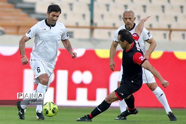 دیدار منتخب سرخابی‌ها و منتخب جام جهانی ۱۹۹۸ فرانسه