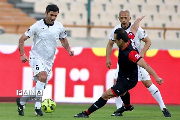 دیدار منتخب سرخابی‌ها و منتخب جام جهانی ۱۹۹۸ فرانسه