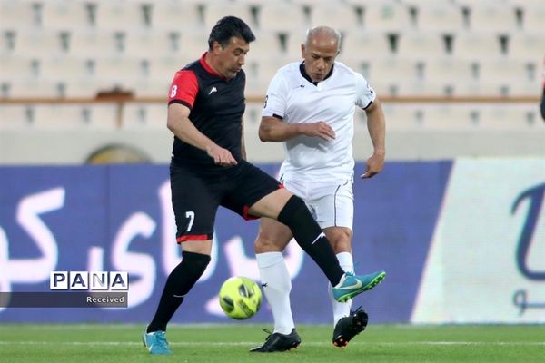 دیدار منتخب سرخابی‌ها و منتخب جام جهانی ۱۹۹۸ فرانسه