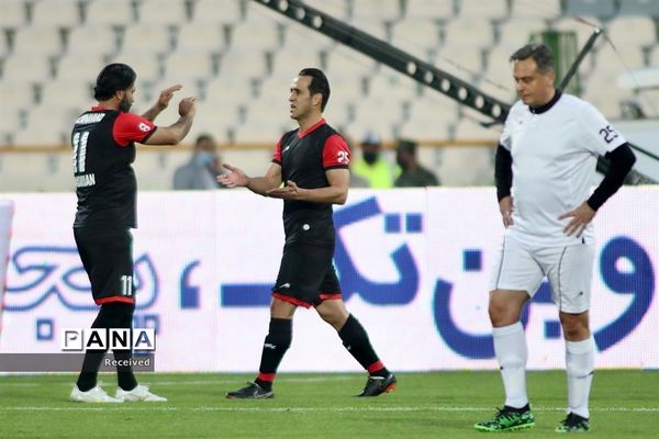 دیدار منتخب سرخابی‌ها و منتخب جام جهانی ۱۹۹۸ فرانسه