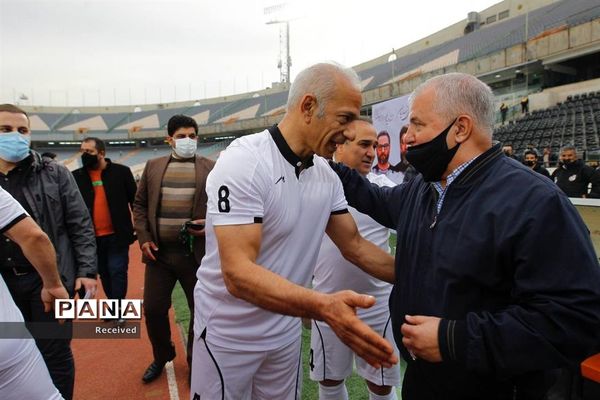 دیدار منتخب سرخابی‌ها و منتخب جام جهانی ۱۹۹۸ فرانسه