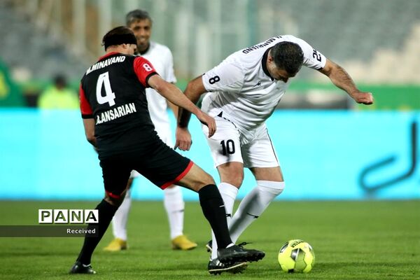 دیدار منتخب سرخابی‌ها و منتخب جام جهانی ۱۹۹۸ فرانسه