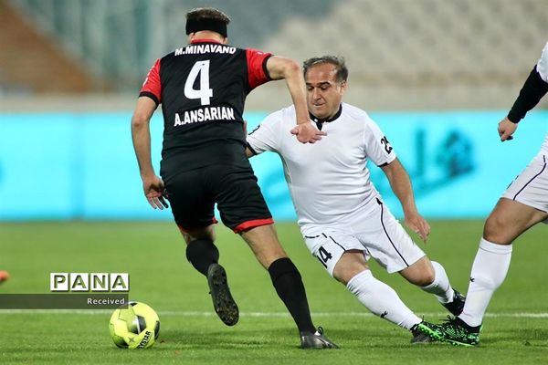 دیدار منتخب سرخابی‌ها و منتخب جام جهانی ۱۹۹۸ فرانسه