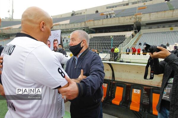 دیدار منتخب سرخابی‌ها و منتخب جام جهانی ۱۹۹۸ فرانسه