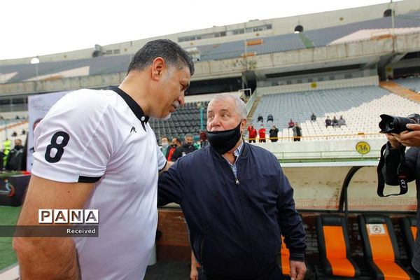 دیدار منتخب سرخابی‌ها و منتخب جام جهانی ۱۹۹۸ فرانسه