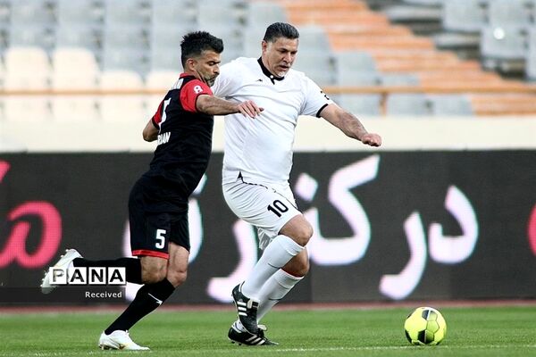 دیدار منتخب سرخابی‌ها و منتخب جام جهانی ۱۹۹۸ فرانسه