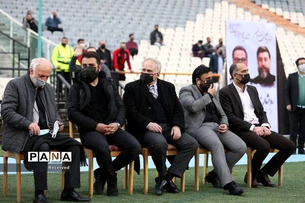 دیدار منتخب سرخابی‌ها و منتخب جام جهانی ۱۹۹۸ فرانسه