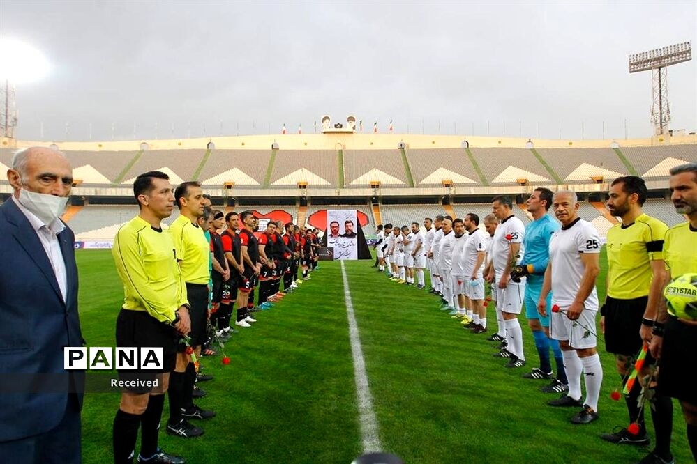 دیدار منتخب سرخابی‌ها و منتخب جام جهانی ۱۹۹۸ فرانسه