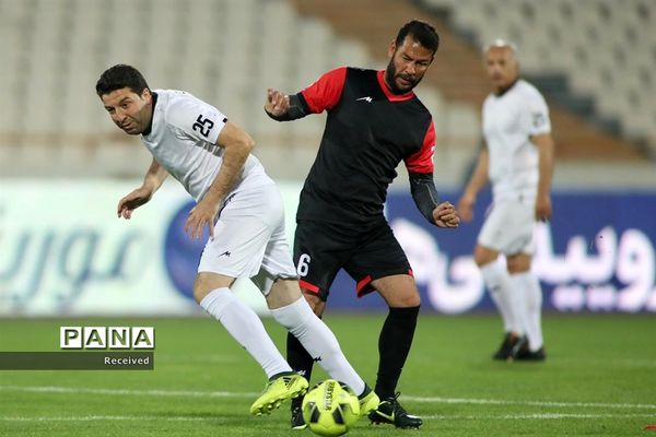 دیدار منتخب سرخابی‌ها و منتخب جام جهانی ۱۹۹۸ فرانسه