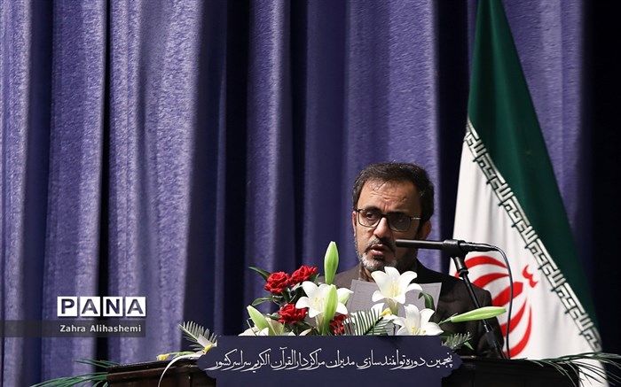 راه نجات از آسیب‌های اجتماعی انس با قرآن است