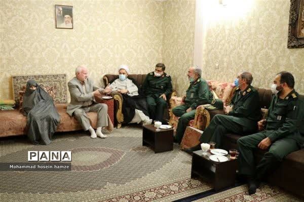دیدار جانشین فرمانده‌کل سپاه پاسداران با خانواده شهدا در شهرری