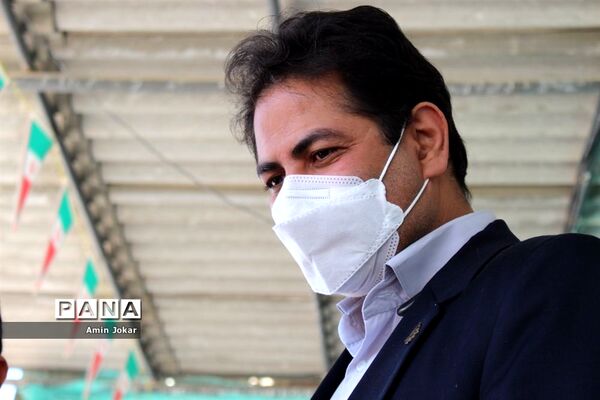 بازدید از فعالیت ها و دست ساخته های پیشتازان مدارس شهرستان لارستان