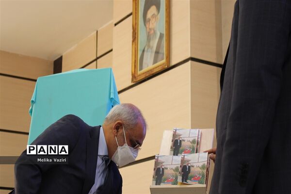 افتتاح مدارس باحضور وزیر آموزش و پرورش و معاون نوسازی و تجهیز مدارس کشوردر زنجان