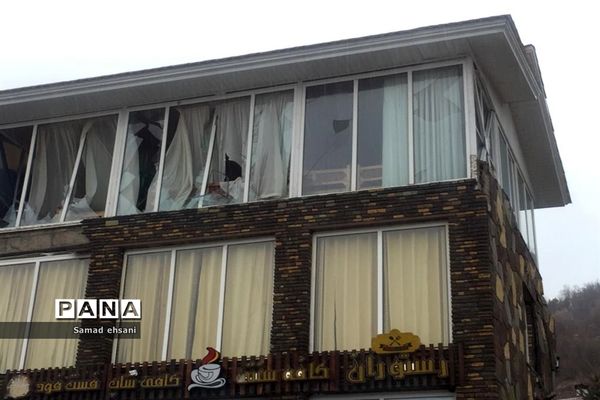 تخریب دیوار باغ ها و خسارت سنگین به  امکان تفریحی شهر سی سخت بر اثر زلزله