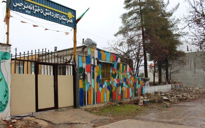 معاون فنی و نظارت سازمان نوسازی مدارس کشور جهت بررسی میزان خسارت زلزله به مدارس وارد سی سخت شد