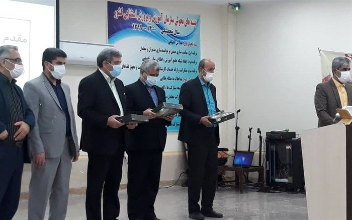 ۷۰۰ تبلت به دانش‌آموزان با نیاز های ویژه استان خوزستان اهدا شد