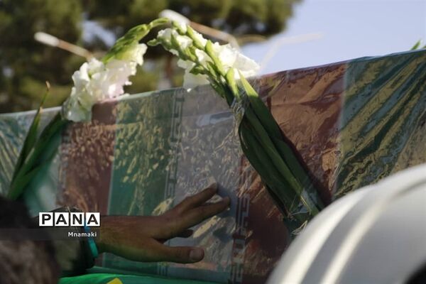 تشییع پیکر ۲ شهید گمنام دوران دفاع مقدس در شهر نوش آباد کاشان