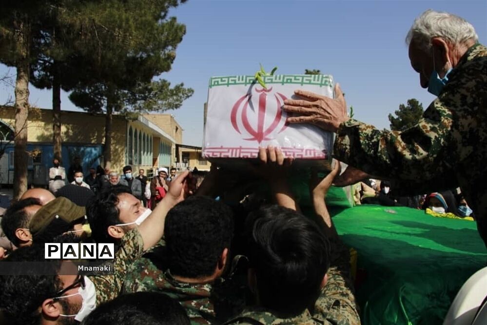تشییع پیکر ۲ شهید گمنام دوران دفاع مقدس در شهر نوش آباد کاشان