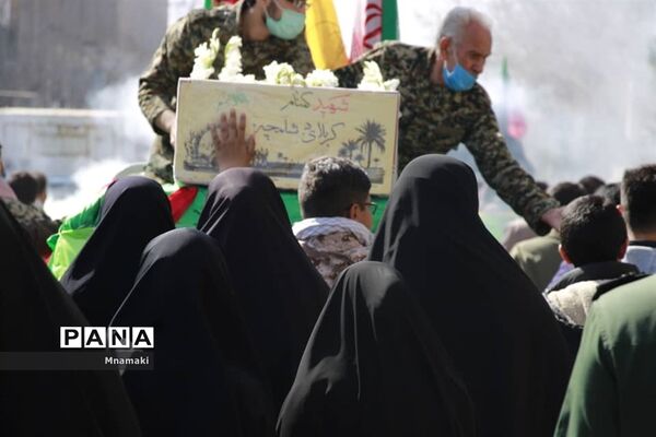تشییع پیکر ۲ شهید گمنام دوران دفاع مقدس در شهر نوش آباد کاشان