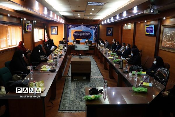 تجلیل از منتخبین استانی جشنواره الگوهای برتر تدریس درس تفکر و سبک زندگی و جشنواره تجارب برتر تربیتی در شیراز