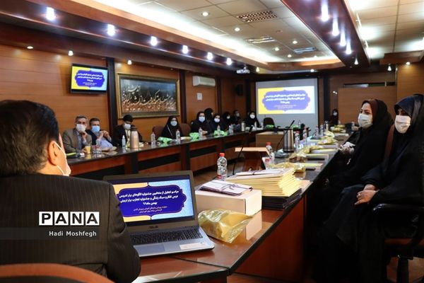 تجلیل از منتخبین استانی جشنواره الگوهای برتر تدریس درس تفکر و سبک زندگی و جشنواره تجارب برتر تربیتی در شیراز