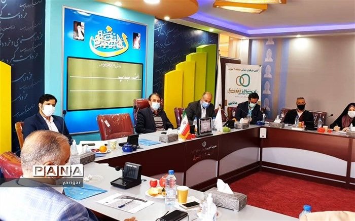 نهادهای برون سازمانی نقش مهمی در حل مشکلات اورژانسی دانش آموزان دارند