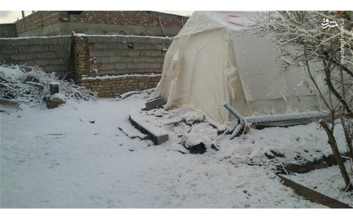 برف و باران در راه شهر زلزله زده سی سخت