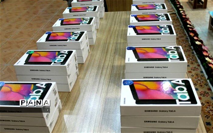 خیر مازندرانی ۳۴۰۰ دستگاه تبلت به دانش‌آموزان اهدا کرد
