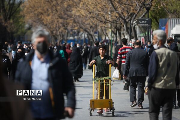 ازدحام جمعیت در بازار تهران