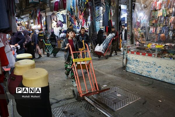 ازدحام جمعیت در بازار تهران