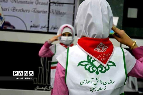 مراسم استقبال ازعلیرضا کاظمی معاون پرورشی فرهنگی وزارت آموزش و پرورش درفرودگاه بیرجند