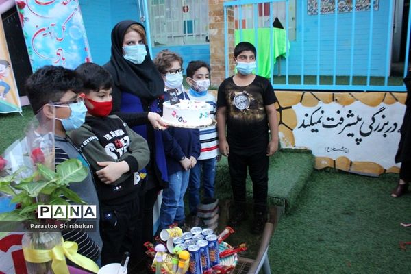جشن خودکار در دبستان پیشتازان بوشهر