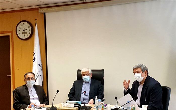 بیمه معلم هزار تبلت  به دانش‌آموزان نیازمند هدیه کرد