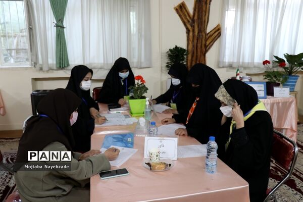 مرحله استانی مناظره ملی دانش‌آموزان دختر در مشهد