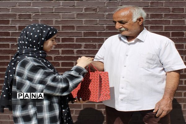 بزرگداشت مقام پدر توسط سازمان دانش آموزی شهرستان امیدیه