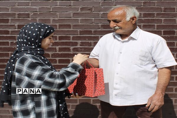 بزرگداشت مقام پدر توسط سازمان دانش آموزی شهرستان امیدیه