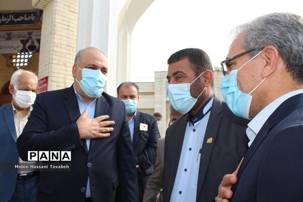 غبارروبی و عطر افشانی قبور مطهر شهدای بوشهر